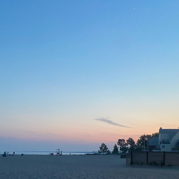 Meet your Posher, Madison - Picture 1 of 1